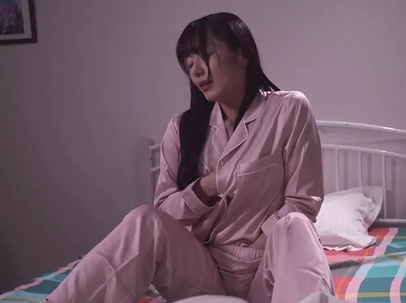 Tự sướng hàng đêm vì chồng bỏ bê, vợ yêu quyết định tìm đến ứng dụng hèn hò