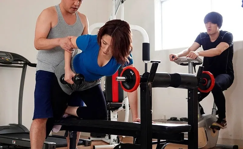 Chồng phát hiện vợ yêu địt nhau với huấn luyện viên thể hình
